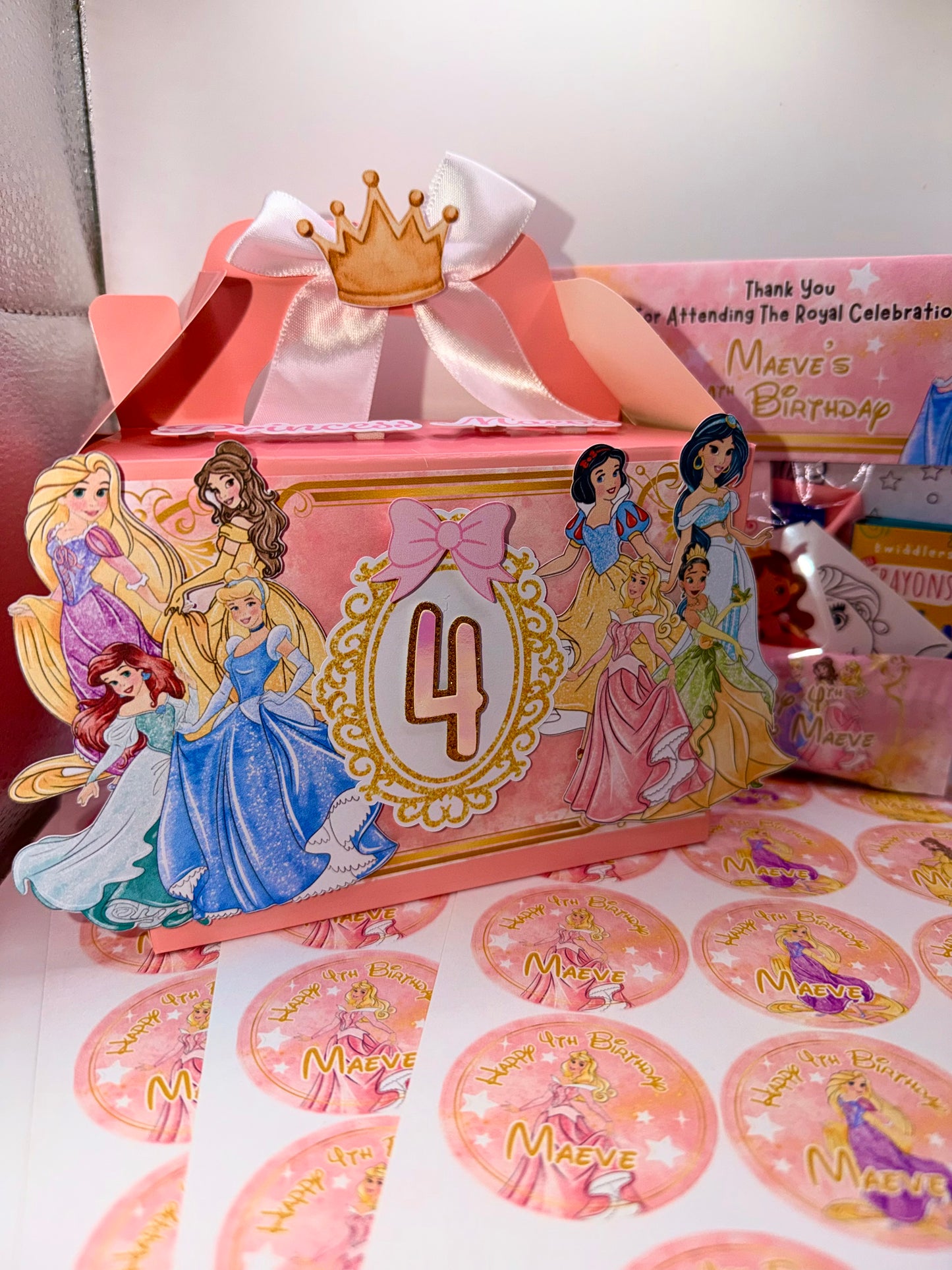 3D Favour box in YOUR theme